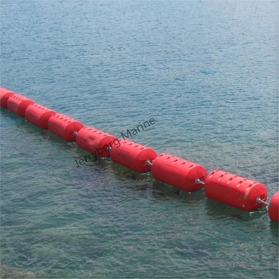 Penghalang terapung bola plastik yang hanyut laut