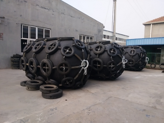 ISO17357 Standar Yokohama Type Pneumatic Rubber Fender Hitam untuk Melindungi Dermaga dan Perahu