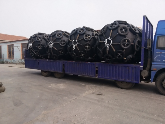 80kpa Bersertifikat Profesional Tahan Lama Floating Pneumatical Rubber Tire Fender untuk Kapal &amp; Perahu