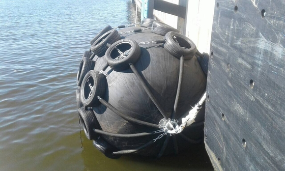 80kpa Bersertifikat Profesional Tahan Lama Floating Pneumatical Rubber Tire Fender untuk Kapal &amp; Perahu