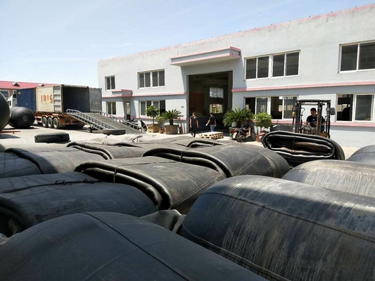 Airbag Karet Laut Tekanan Tinggi Untuk Kargo Kapal Tarik Kapal Kapal Lancing Yacht Lifting