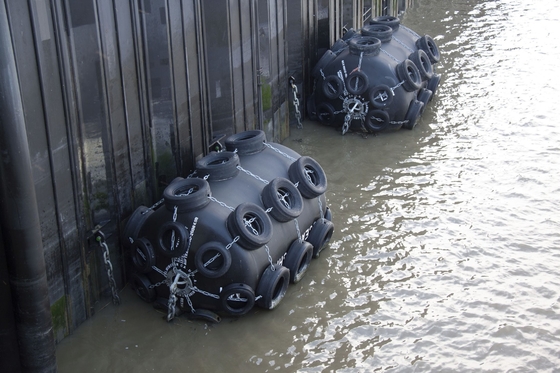 Floating EVA boat fender Polyurea Coating dengan Pelabuhan Khusus Anti-Tabrakan