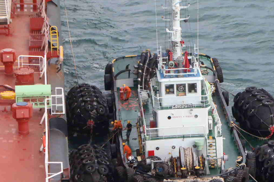 ISO17357 Net Type Pneumatic Rubber Fender Ship To Ship