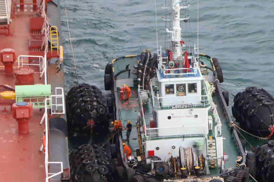 Karet Yokohama Type Pneumatic Boat Fender Boat Berthing