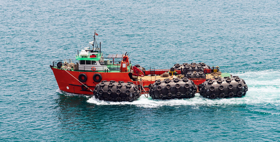 ISO17357 Net Type Pneumatic Rubber Fender Ship To Ship