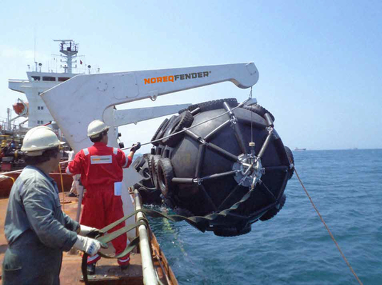 ISO17357 Net Type Pneumatic Rubber Fender Ship To Ship