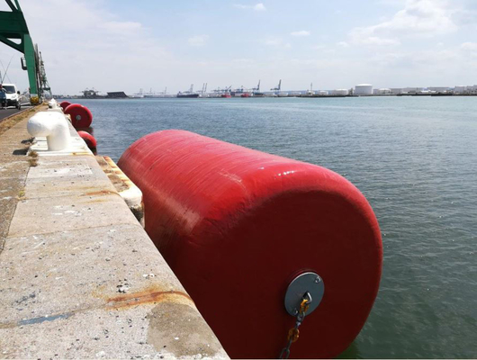 Polyurea Coating Marine Floating EVA Fender Closed Cell dengan Penambatan Kapal Berkualitas Tinggi
