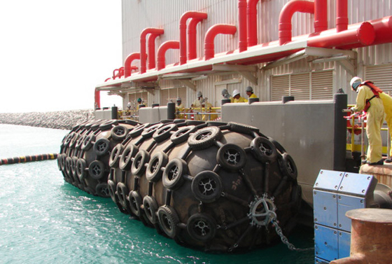 50KPa 80KPa Yokohama Pneumatic Rubber Fender Dengan Rantai Dan Jaring Ban