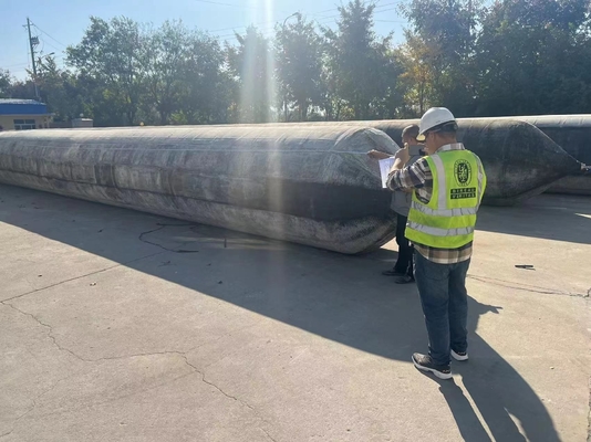 Salvage Airbag Balon Karet Marinir untuk Menarik ke Pantai Angkut Berat di Kapal
