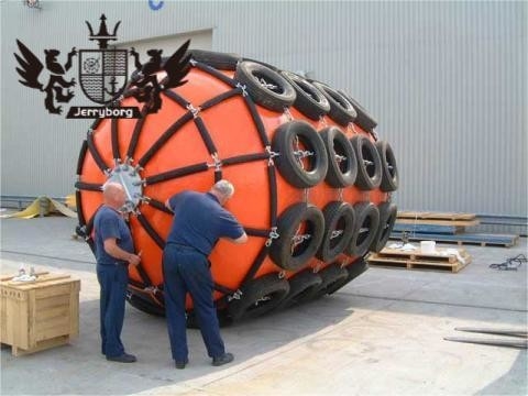 ISO 17357 Standar 50kPa/80kPa Fender Karet Yokohama Dengan Ban dan Rantai Fender Terapung Laut