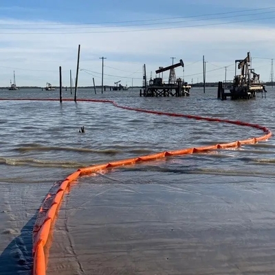 PVC Floating Barrier Foam Rubber Oil Containment Boom Disesuaikan Contain Port/Lake/Offshore oil boom