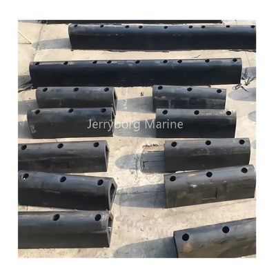 Fender karet tipe D untuk kapal besar dan kapal kargo