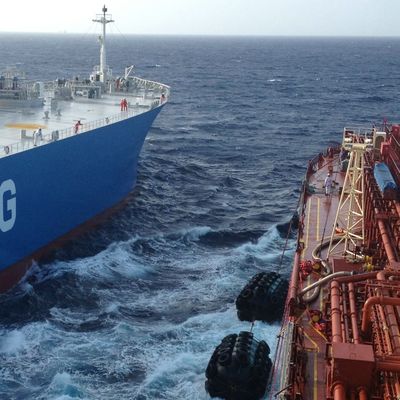ABS CCS Yokohama Fender Untuk Boat Mooring Elastisitas Besar Penyangga Karet Laut
