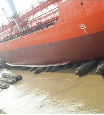 Karet Alam Tahan Lama Mengambang Airbag Laut D0.8m * L12m Untuk Peluncuran Kapal dan Docking Kering
