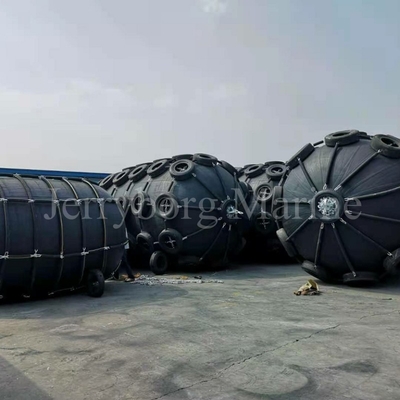 2.5m * 4.0m Docking Kapal Pneumatik Yokohama Marine Fender