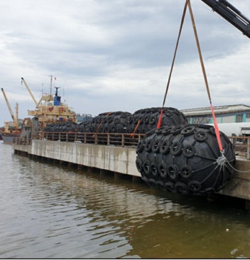 Tekanan Tinggi 50 Kpa Portable Pneumatic Floating Fender Dengan Ketat Udara Yang Baik